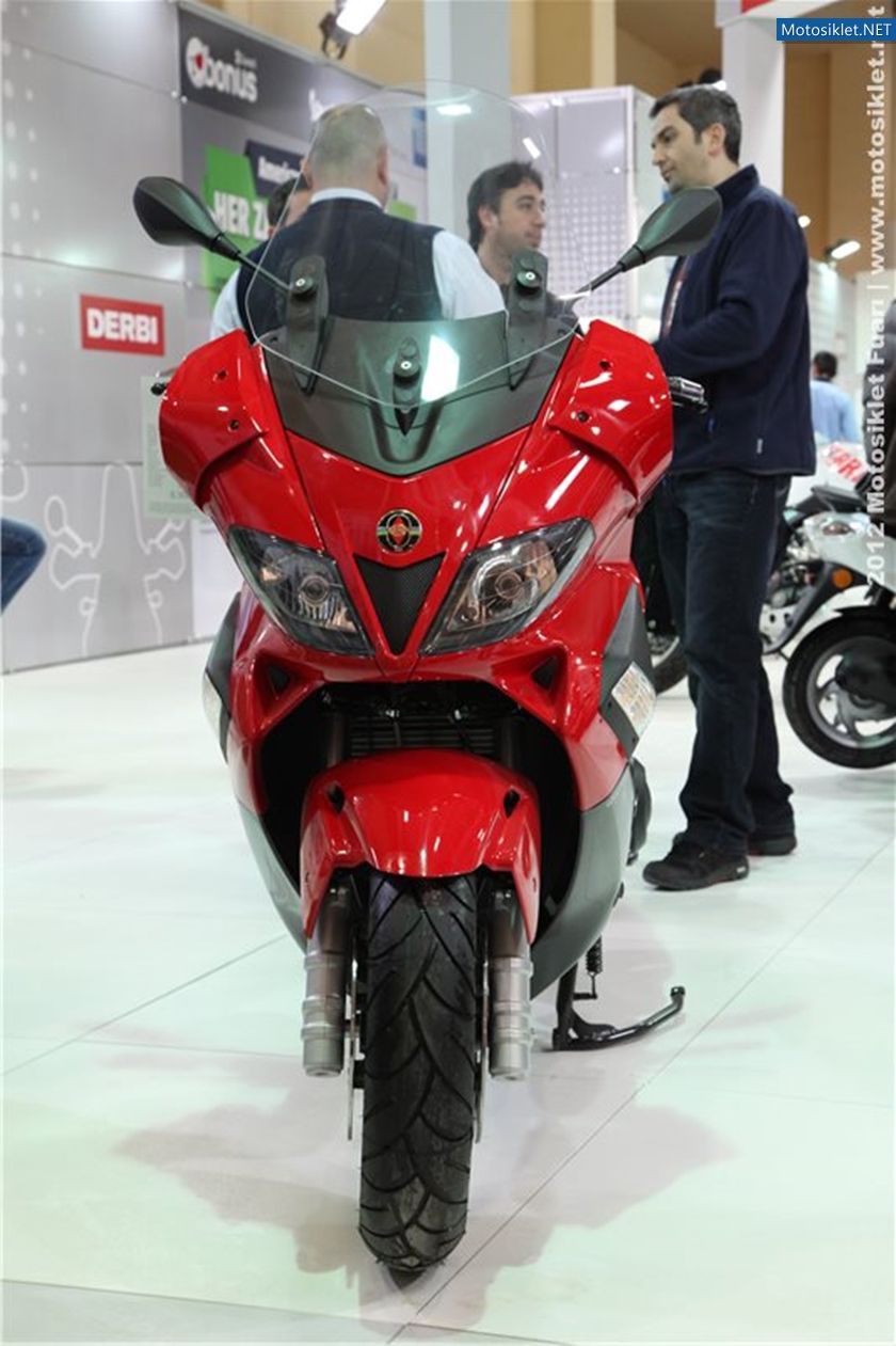 2012-MotosikletFuari-Aprilia-Vespa-Gilera-MotoGuzziStandi-021