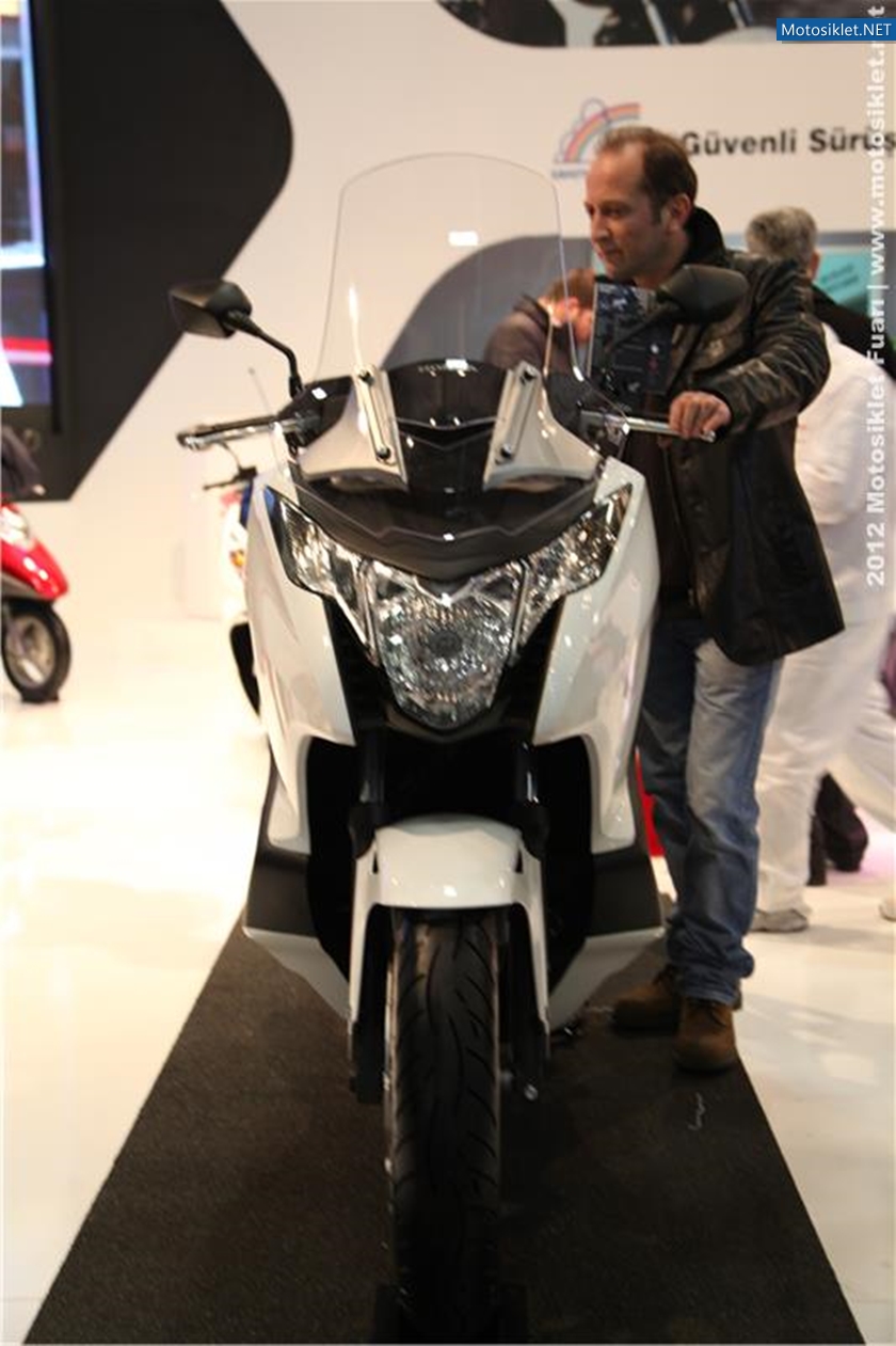 2012MotosikletFuari-HondaStandi-001