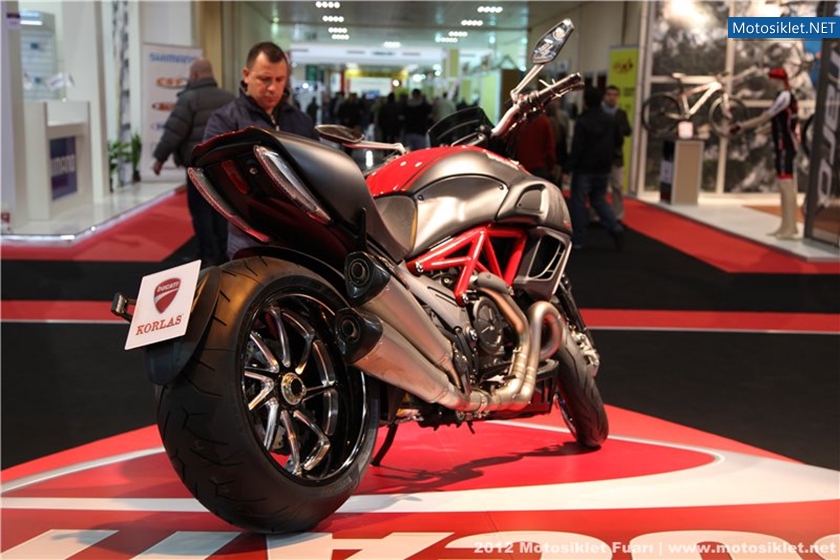 2012MotosikletFuari-DucatiStandi-001