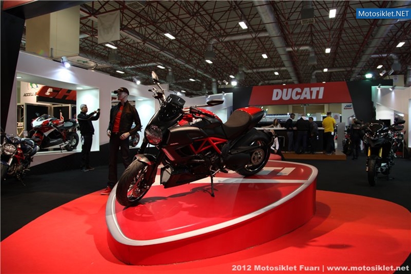 2012MotosikletFuari-DucatiStandi-010
