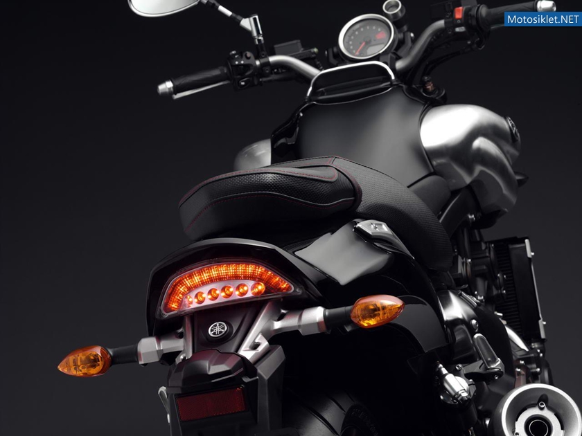 Yamaha-VMAX-2012-Model-012