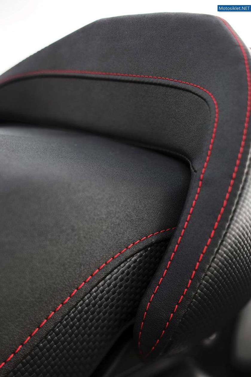 Yamaha-VMAX-2012-Model-032