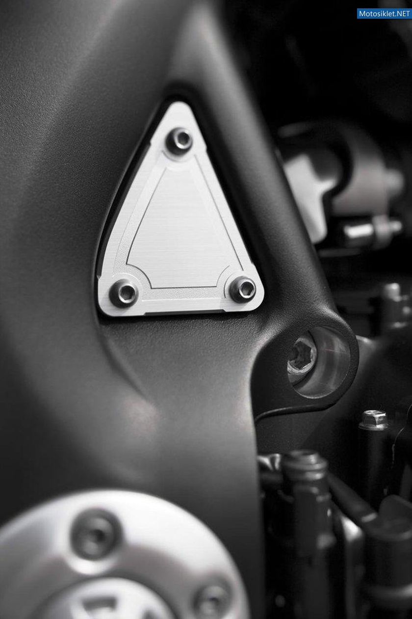Yamaha-VMAX-2012-Model-035