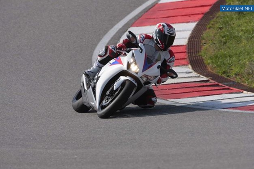 2012-model-Honda-CBR1000RR-004