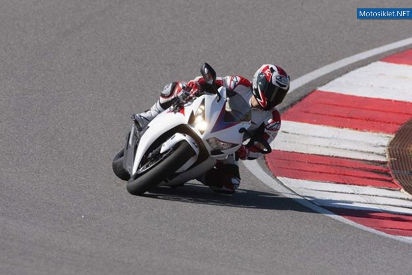 2012-model-Honda-CBR1000RR-006