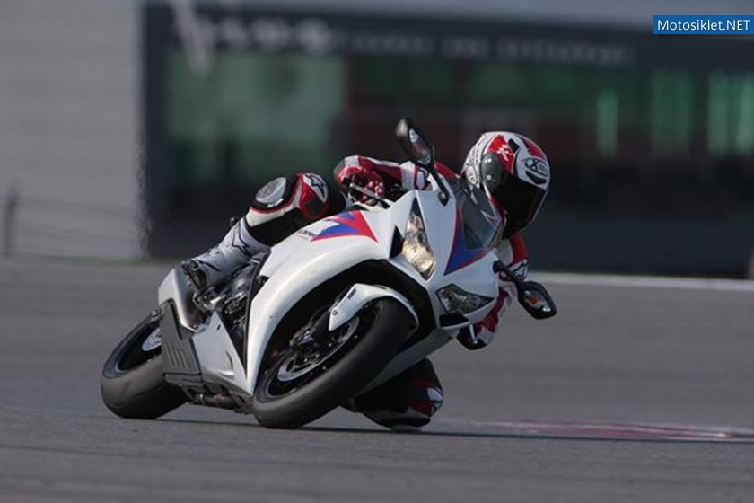 2012-model-Honda-CBR1000RR-012