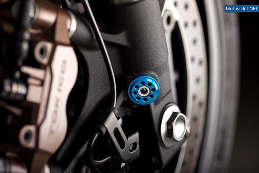 2012-model-Honda-CBR1000RR-017