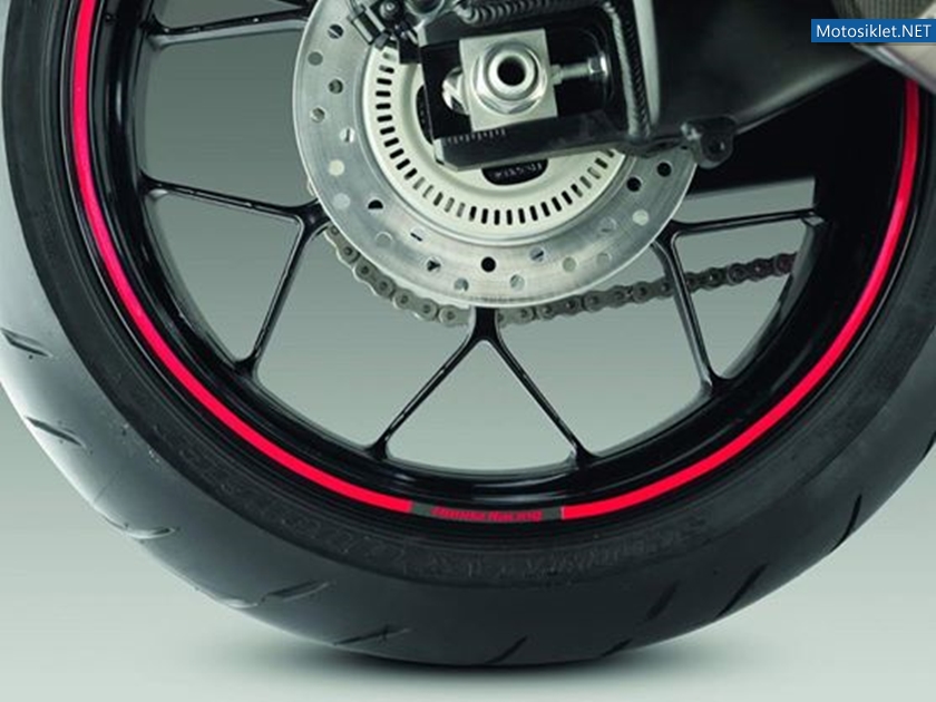 2012-model-Honda-CBR1000RR-020
