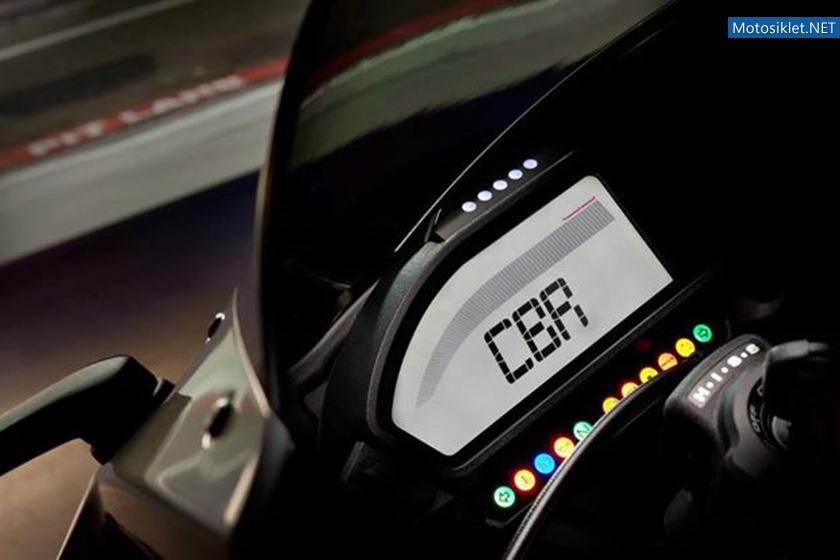 2012-model-Honda-CBR1000RR-023