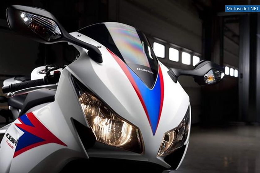 2012-model-Honda-CBR1000RR-043