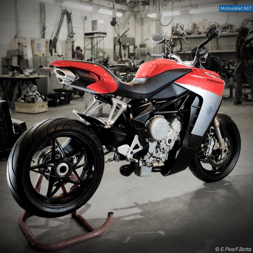 MV-Agusta-Tricruise-Concept-002