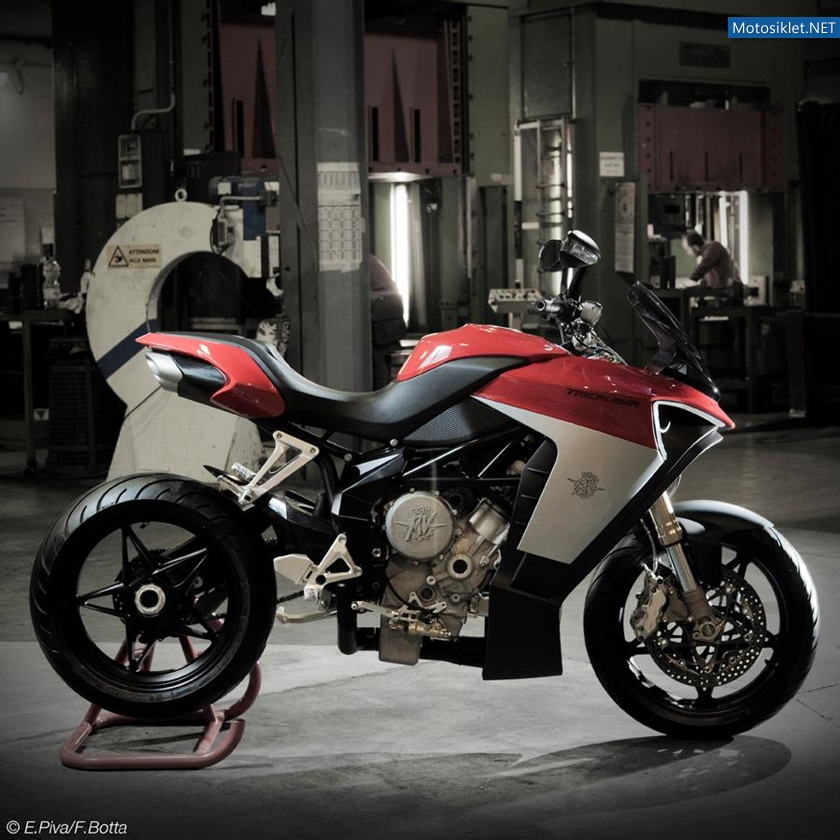 MV-Agusta-Tricruise-Concept-003