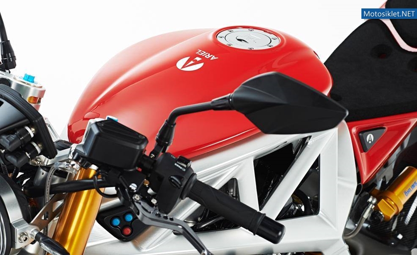 Ariel-Ace-015