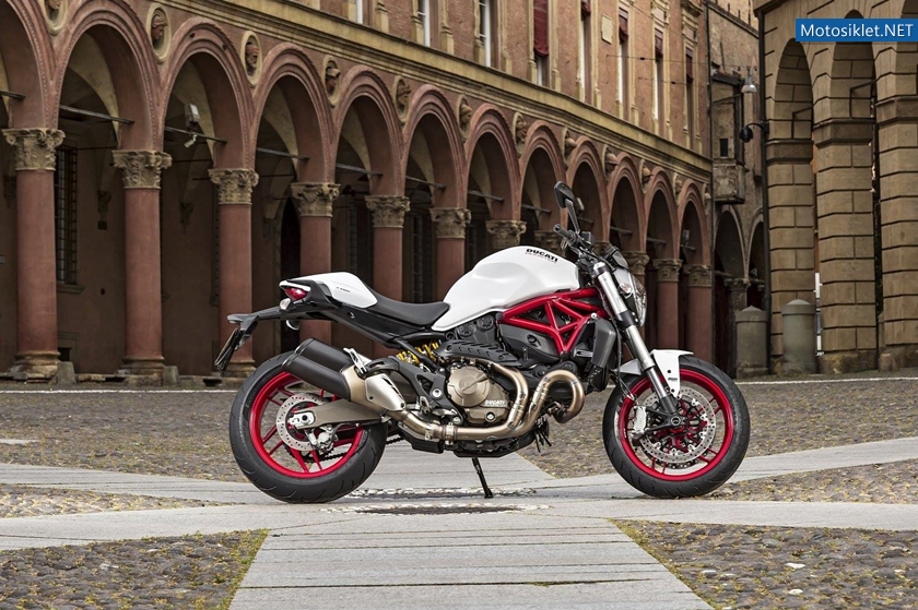 Ducati-Monster-821-002