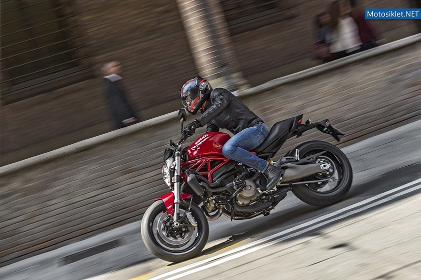Ducati-Monster-821-012