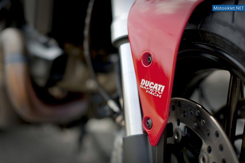Ducati-Monster-821-017