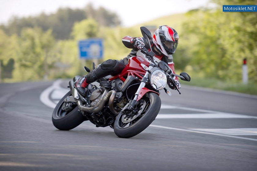 Ducati-Monster-821-019