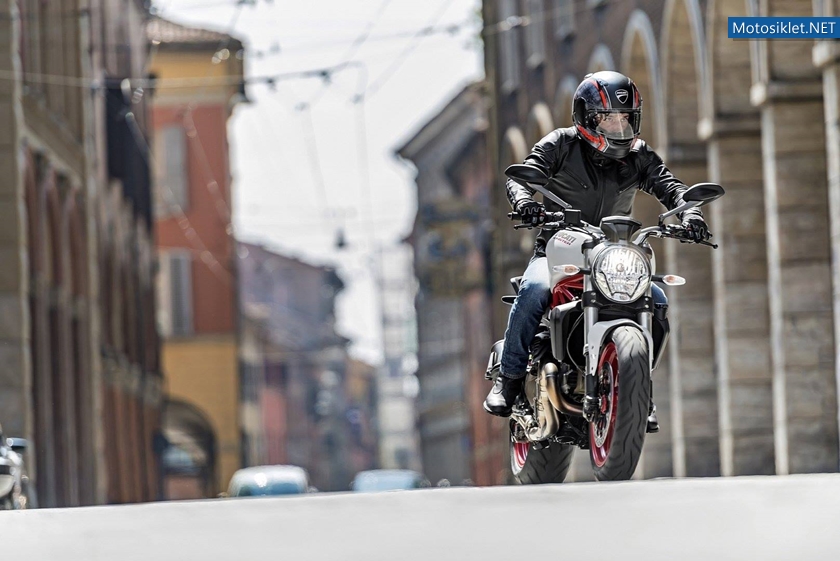 Ducati-Monster-821-020