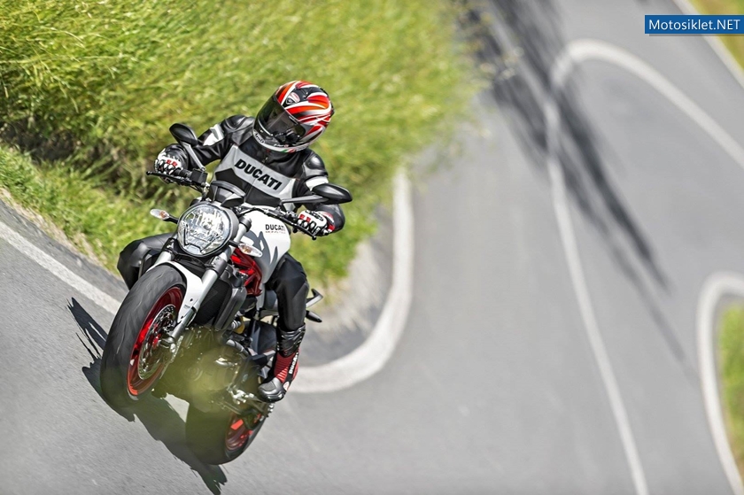 Ducati-Monster-821-022