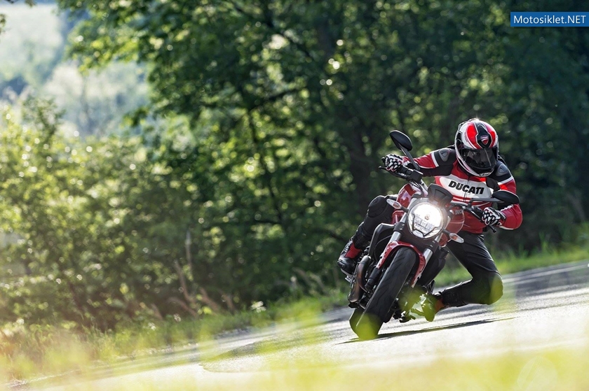 Ducati-Monster-821-029
