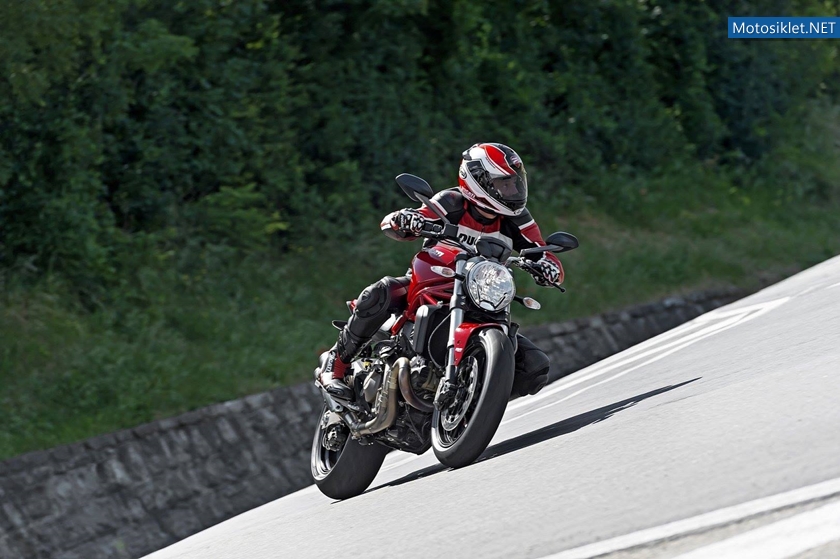Ducati-Monster-821-036