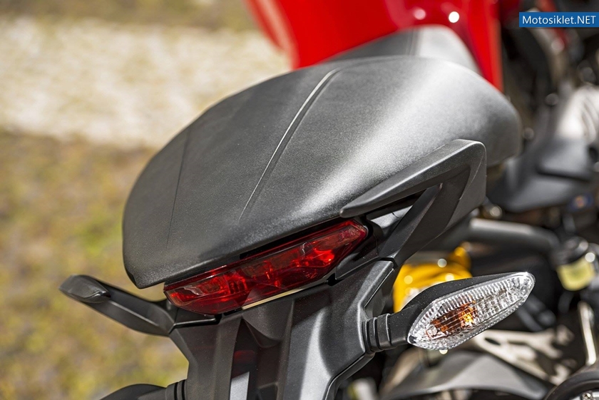 Ducati-Monster-821-037