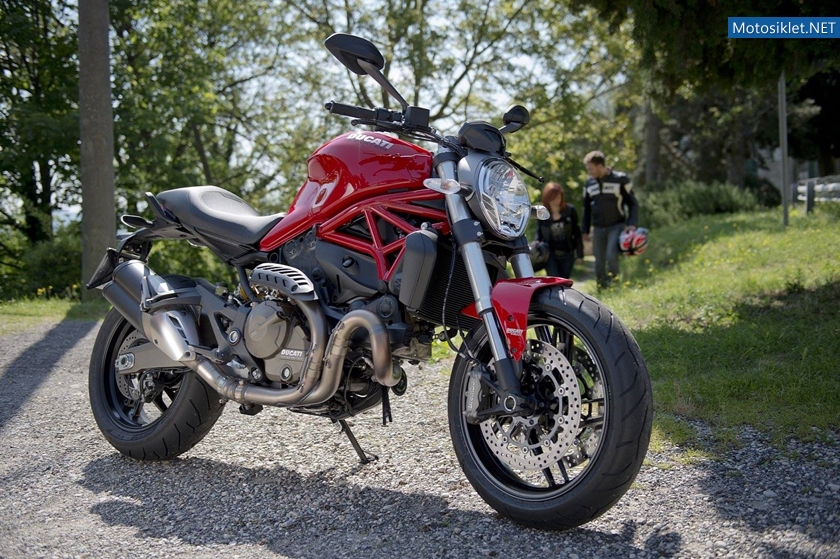 Ducati-Monster-821-038