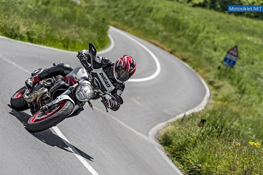 Ducati-Monster-821-040