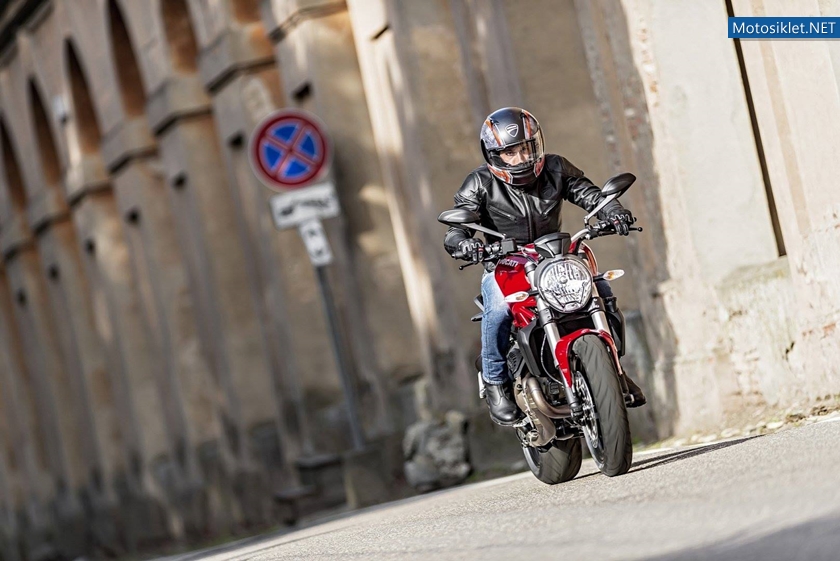Ducati-Monster-821-046