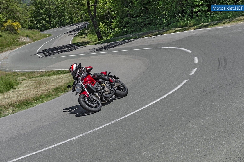 Ducati-Monster-821-047
