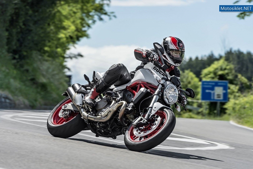 Ducati-Monster-821-055