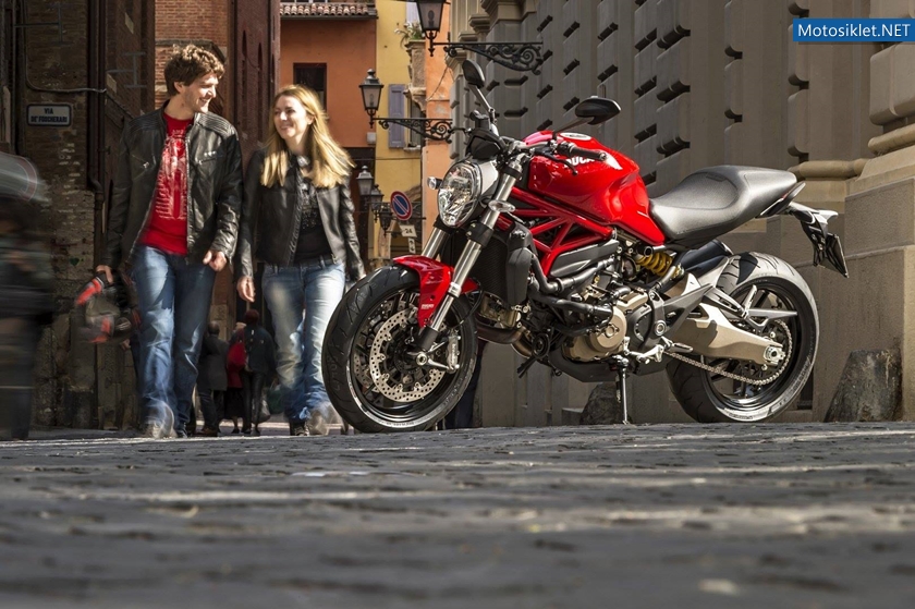 Ducati-Monster-821-059
