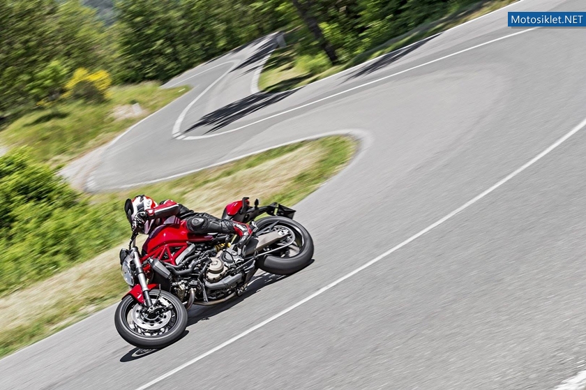 Ducati-Monster-821-060