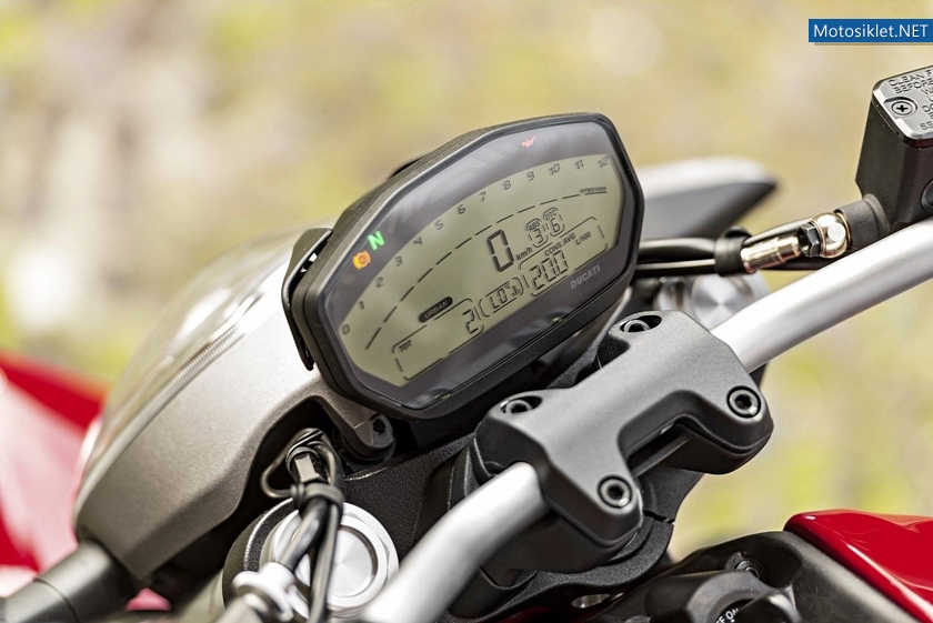 Ducati-Monster-821-065