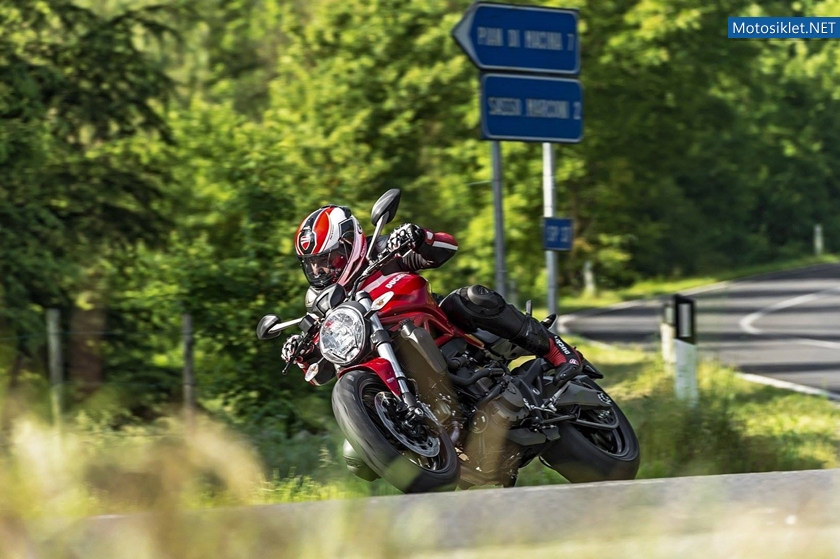 Ducati-Monster-821-067