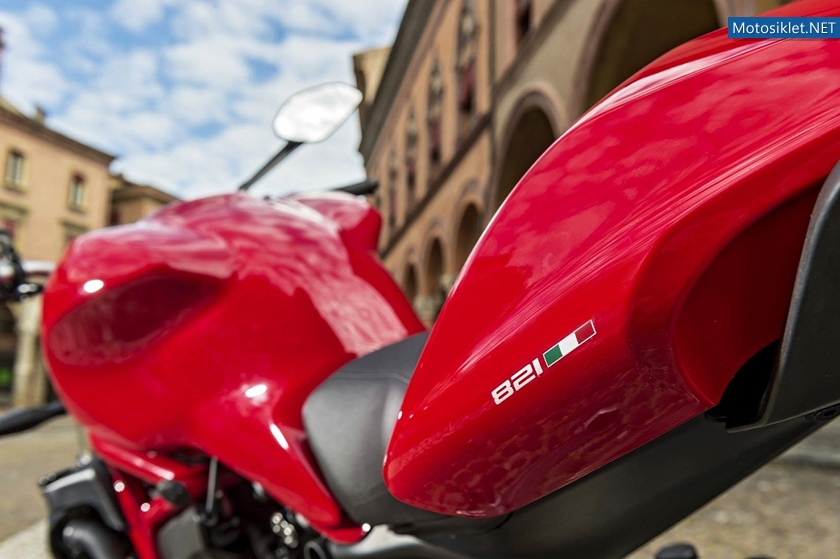 Ducati-Monster-821-069