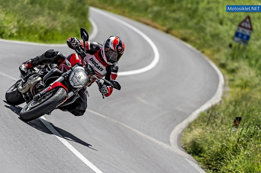 Ducati-Monster-821-070