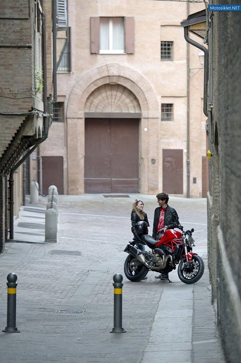 Ducati-Monster-821-073
