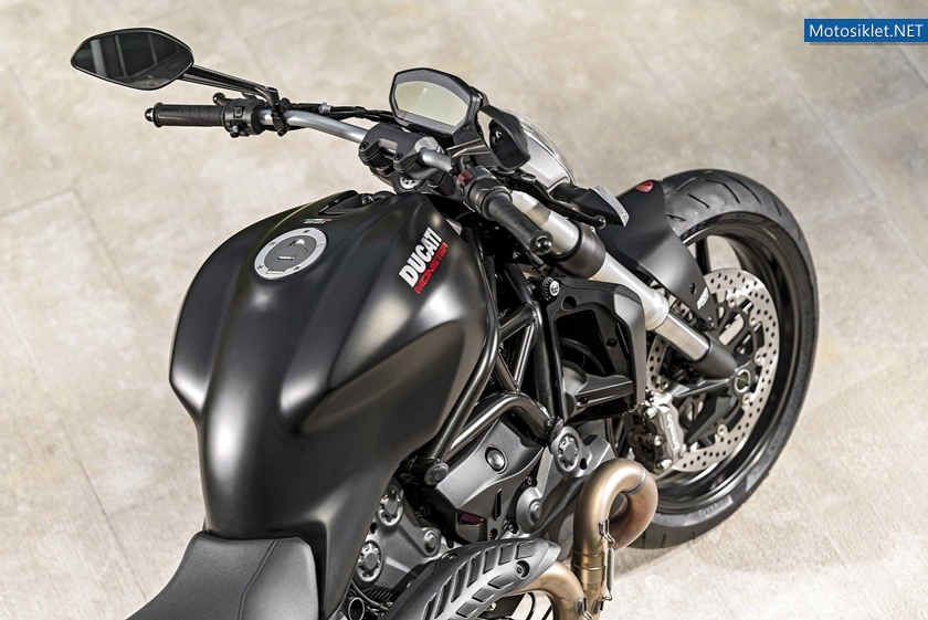 Ducati-Monster-821-074