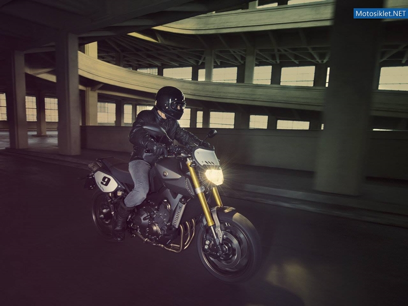 Yamaha-MT09-Street-Tracker-003