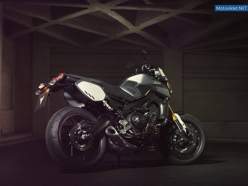 Yamaha-MT09-Street-Tracker-004