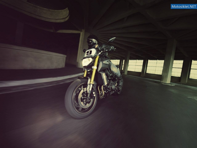 Yamaha-MT09-Street-Tracker-010