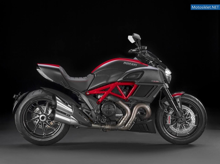 Ducati-Diavel-2015-003