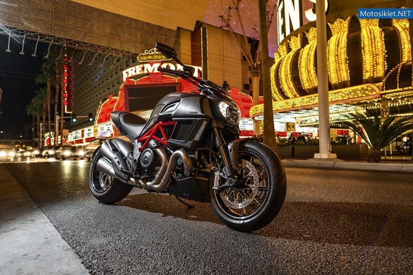 Ducati-Diavel-2015-033