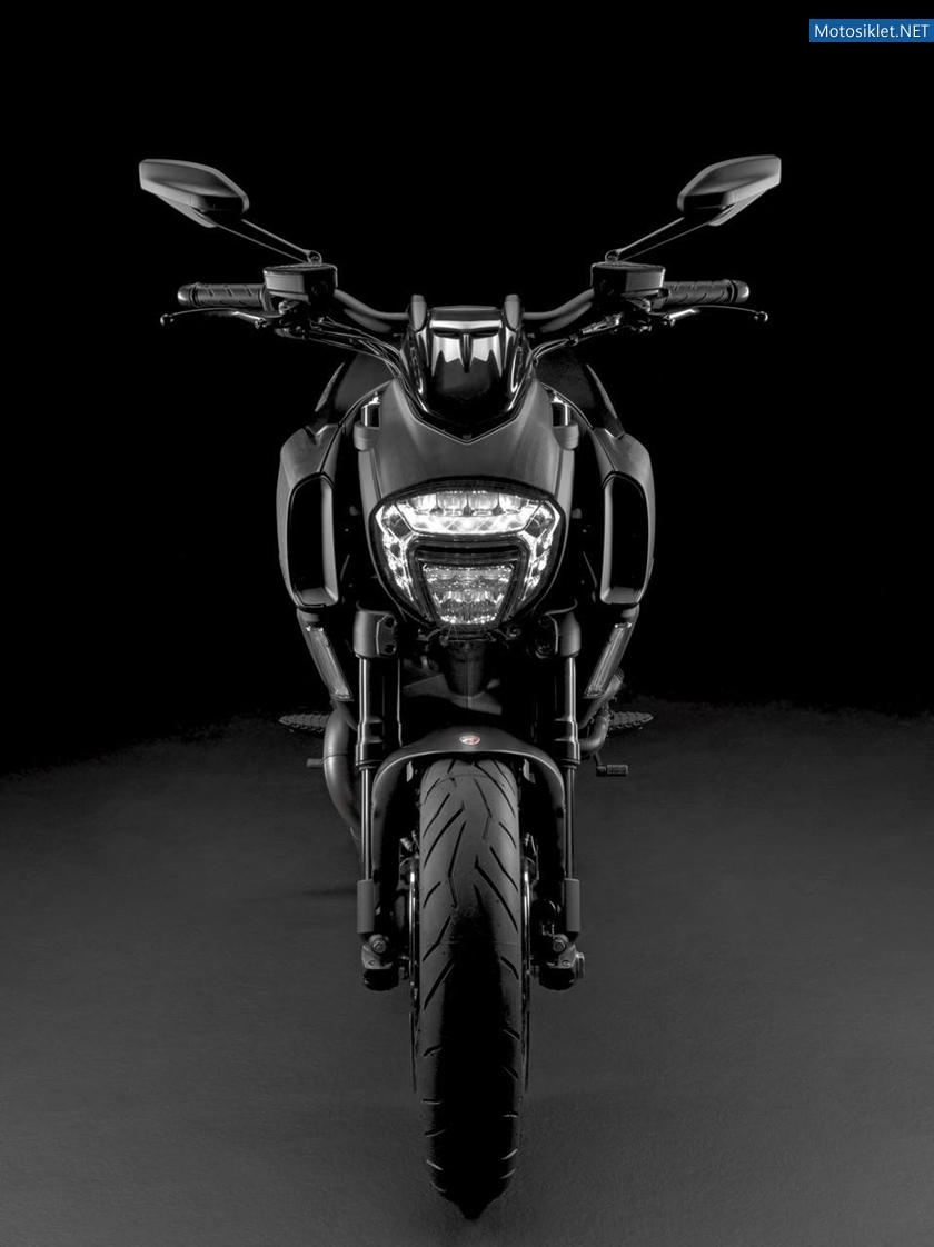 Ducati-Diavel-2015-041
