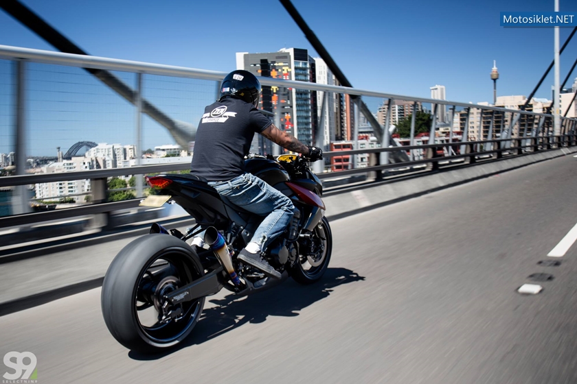 Kawasaki-Z1000-by-ZenGarage-010