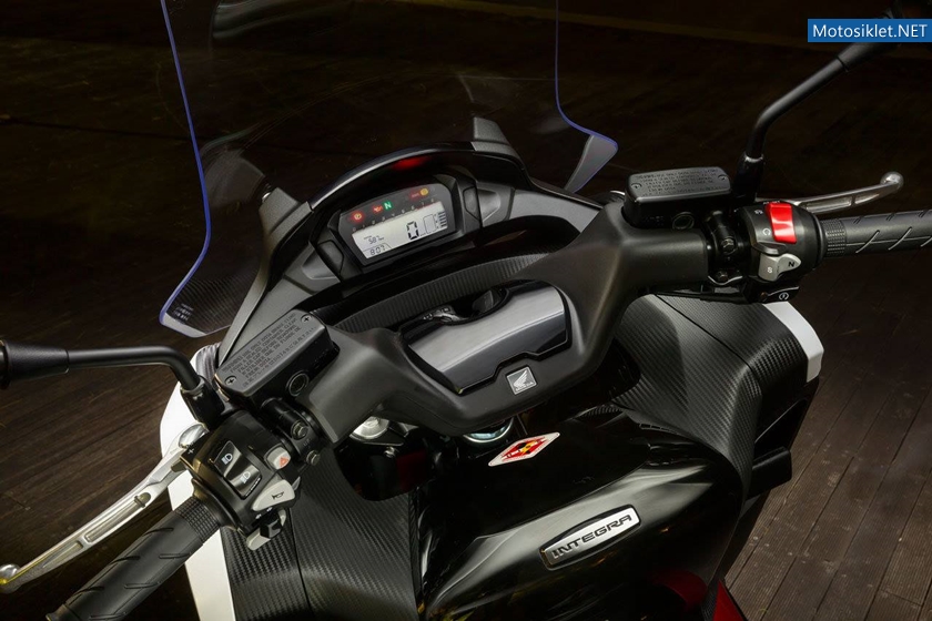 2014-Honda-Integra-750-001