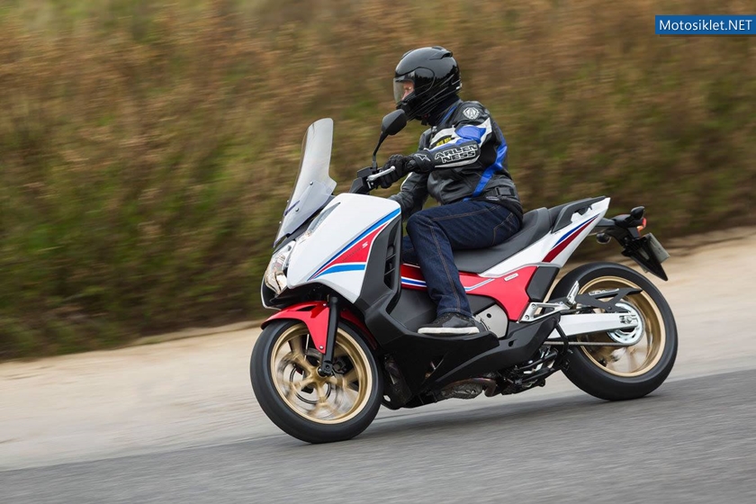 2014-Honda-Integra-750-034
