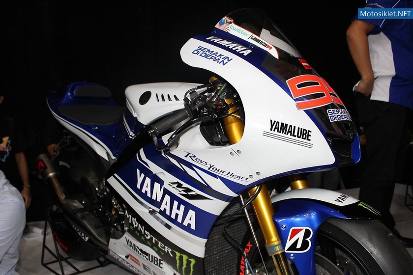 2014-Yamaha-M1-Lansman-MotoGP-001