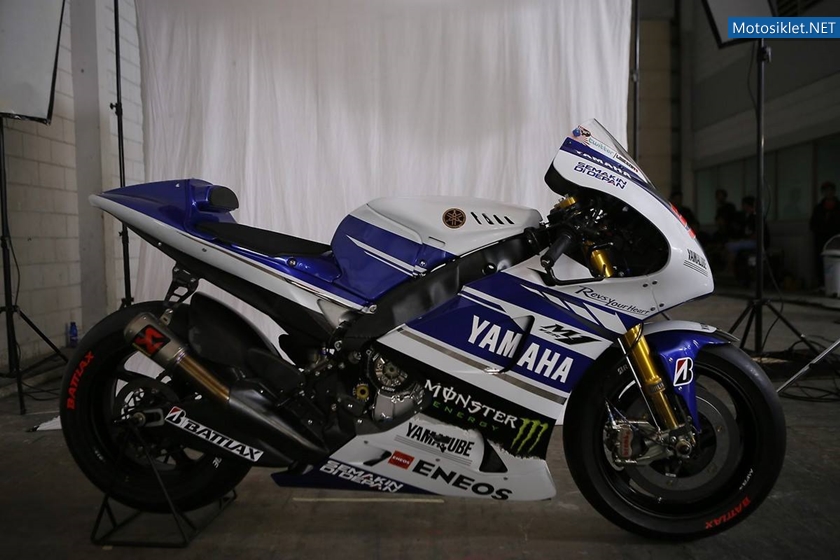 2014-Yamaha-M1-Lansman-MotoGP-024